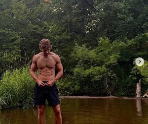 Maciej Musiał na jachcie pokazuje klatę! 30-latek w życiowej formie