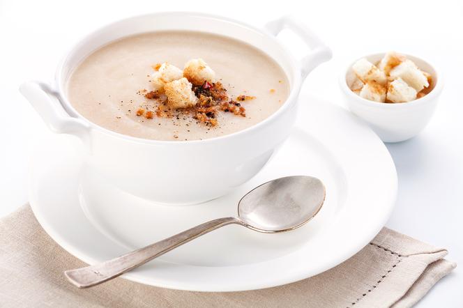 Zupa piwna z goździkami i twarogiem