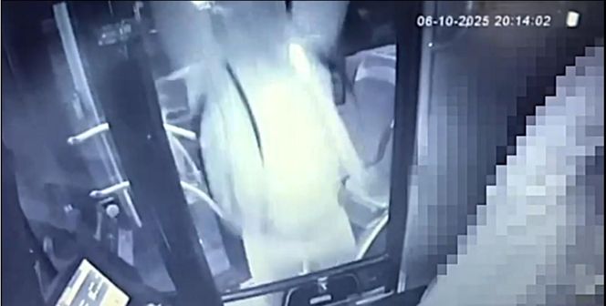 Furiat zaatakował kierowcę autobusu. Wszystko się nagrało, teraz szuka go policja