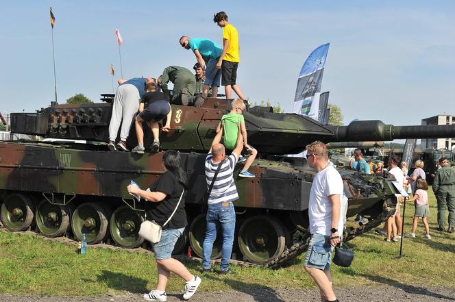 Armaty zagrzmiały w Warszawie. Obchody święta Wojska Polskiego