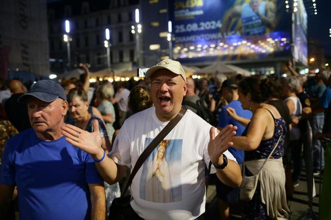 Potańcówka przed Teatrem Śląskim w Katowicach