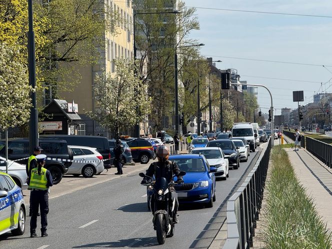 Kontrterroryści w liceum w Warszawie! Teren odgrodzony. Co się dzieje?