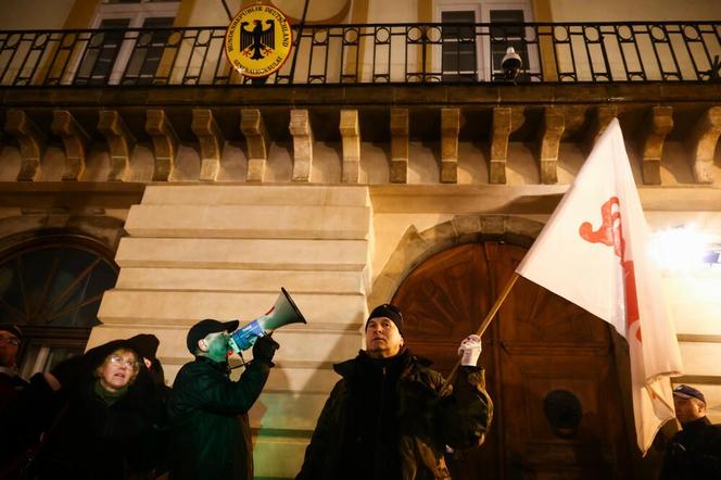 Pod Wawelem demonstracja w obronie Kamińskiego i  Wąsika