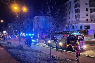 Spłonęło osiem samochodów, 55 osób ewakuowanych 