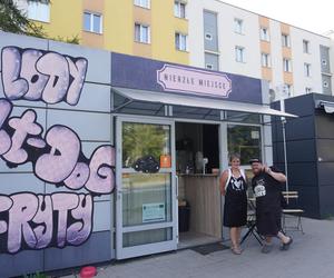 Pyszny fast food i lody rzemieślnicze na Bałutach. Zajrzeliśmy do Nierzłego Miejsca!