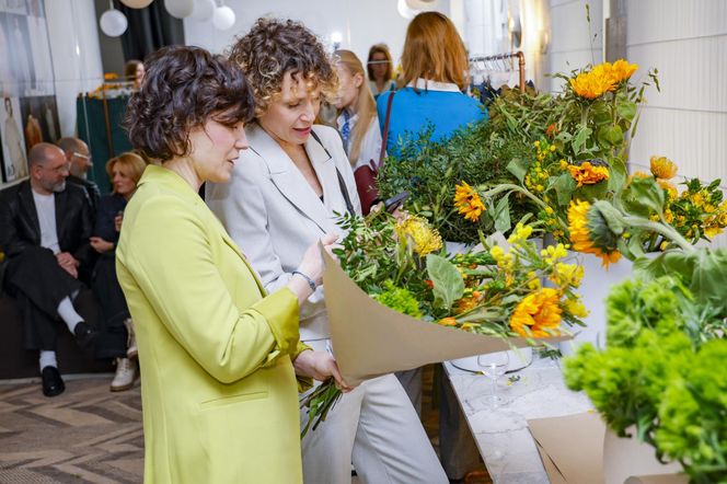 Czarna Deeds, niebieska Szczawińska i beżowa Mrozowska. Tłum gwiazd na imprezie