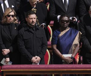 Gafy polityków na pogrzebie papieża Franciszka! Telefony i stroje