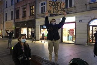 Walimy na dzielni w gary! oraz Protest samochodowy. Kolejna odsłona Strajku Kobiet w Krakowie
