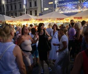 Potańcówka przed Teatrem Śląskim w Katowicach