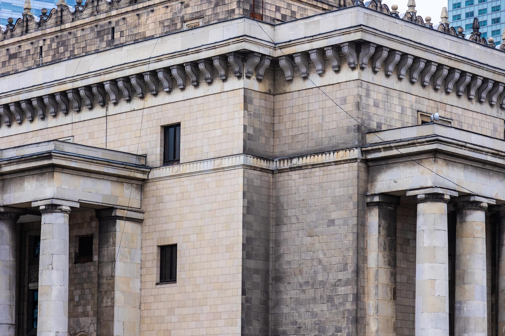 Zobacz najbrudniejsze warszawskie budynki - zdjęcia. Wypiękniałyby, gdyby je umyć