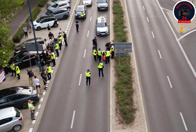 Ostatnie Pokolenie sparaliżowało centrum Warszawy