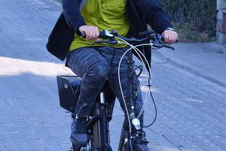 Przesiadł się na rower elektryczny