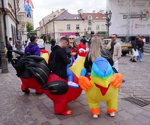 Rzeszowskie Juwenalia rozpoczęte. Barwny korowód przeszedł przez miasto 