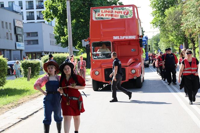 Czerwony autobus linii 7Days już na ulicach Lublina! Za nami inauguracja trasy podczas parady studentów