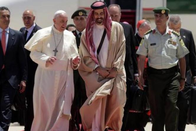 Papież na lotnisku w Ammanie