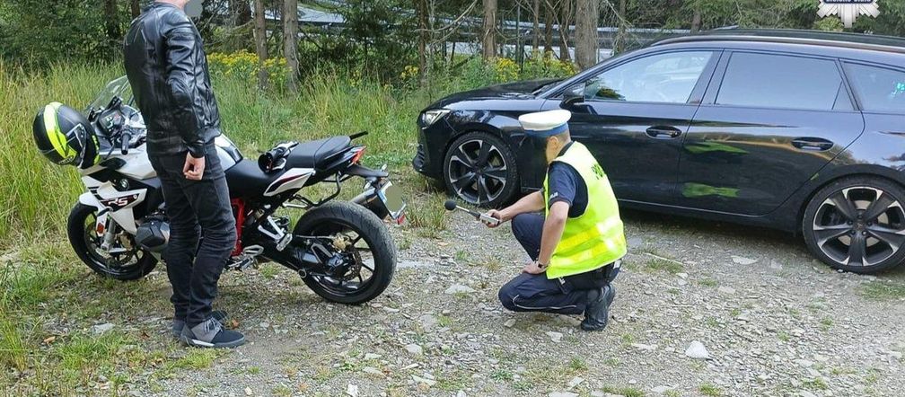 Policjanci z Bielska-Białej walczą z amatorami wiejskiego tuningu. Nic już nie zakłóci nocy?