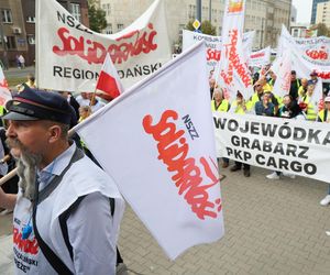 Protest związków zawodowych PKP Cargo i Poczty Polskiej w Warszawie