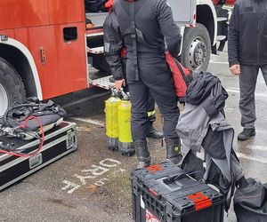 Awionetka runęła do jeziora międzybrodzkiego w Żywcu. Pilot uratowany, awionetka również