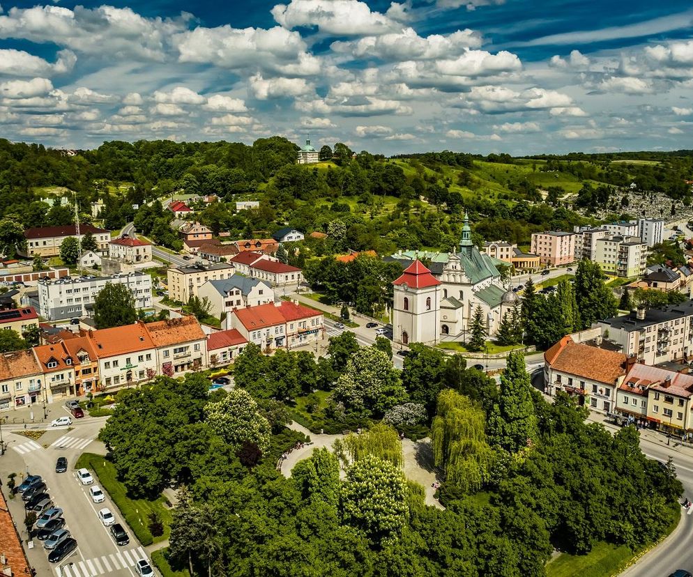 Pińczów. To miasto w Świętokrzyskie zachwyca jednym z najpiękniejszych rynków