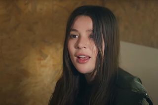 Ege odnajdzie Zeynep, ale porywacz Ragip dźgnie go nożem i zabije. Ukochany skona w ramionach zrozpaczonej Zeynep.