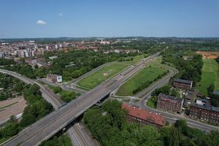 Bytom. Wiadukt na al. Jana Pawła II w fatalnym stanie. Drogowcy zamykają jezdnię