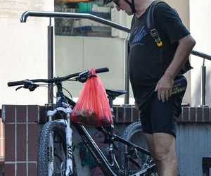 Robert Więckiewicz na rowerze