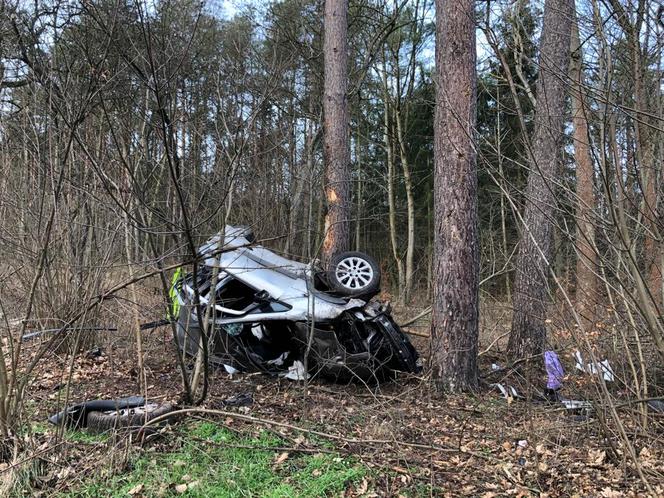 Fatalny wypadek pod Sulęciniem. Auto doszczętnie rozbite