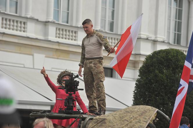 Armaty zagrzmiały w Warszawie. Obchody święta Wojska Polskiego