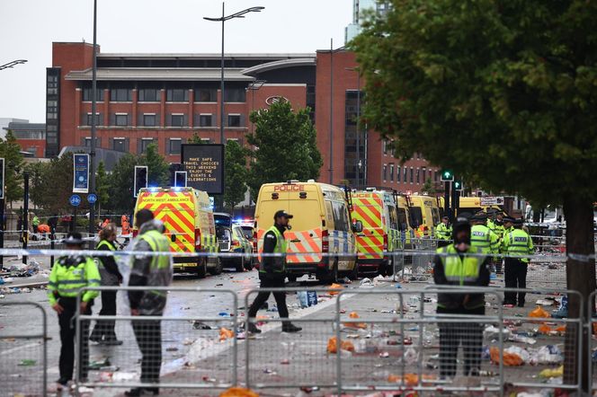 Liverpool: Samochód wjechał w tłum kibiców! Są ranni, w tym dzieci. Wstrząsające nagranie