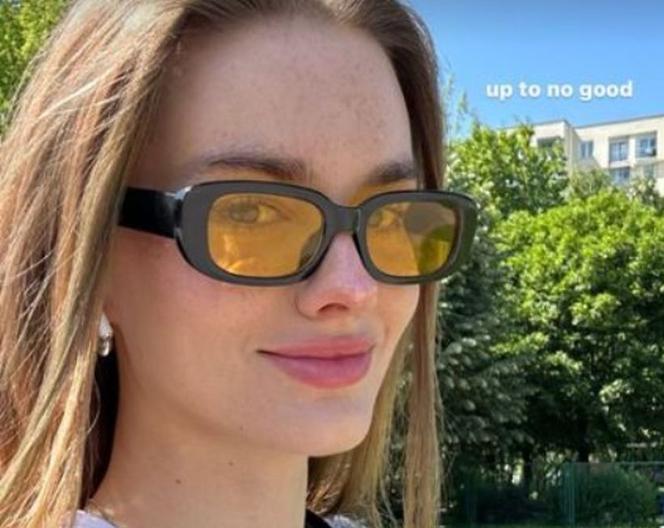 Nowa Franka z M jak miłość. Dominika Kachlik postawiła na jeden szczegół. Nie chodzi o okulary! - ZDJĘCIA