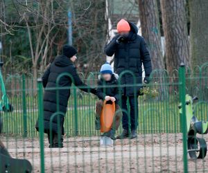 Całuśny mąż Kaczyńskiej nie dał jej wytchnienia pod jemiołą 