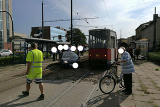 Wypadek na rondzie Jagiellonów w Bydgoszczy. Ruch tramwajów wstrzymany! [ZDJĘCIA]