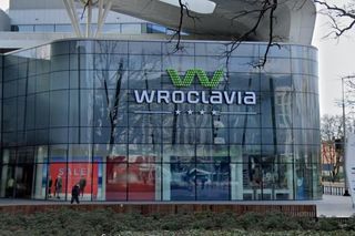 Strzały w galerii handlowej we Wrocławiu. Mężczyzna stracił oko 