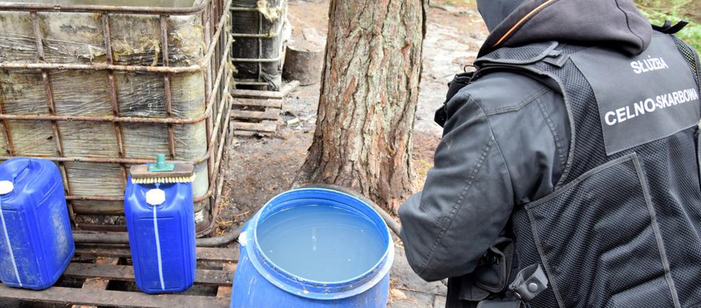 Szudziałowo. Bimbru nie będzie! Na Podlasiu zlikwidowano gigantyczną leśną bimbrownię