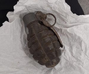 Wieliczka. 20-latka przyniosła granaty na komendę policji. Zdradziła, skąd je miała