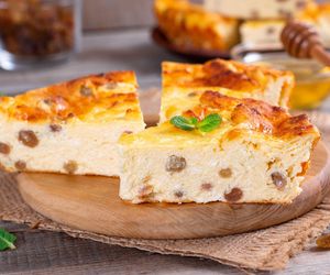 Sernik Bożeny Dykiel – aksamitny i rozpływający się w ustach, ale z kontrowersyjnym dodatkiem!