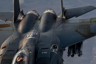 Amerykańskie F-15E powracające z patrolu