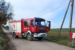 BMW zderzyło się z peugeotem. Widok jest przerażający, są poszkodowani