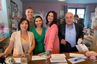 M jak miłość na planie. Aleksandra (Małgorzata Pieczyńska), Iwona Kryńska (Hanna Śleszyńska), Aneta (Ilona Janyst), Olek (Maurycy Popiel), Otar (David Gamtsemlidze)