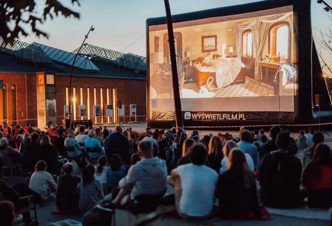 Kino letnie w Centrum Historii Zajezdnia przy ul. Grabiszyńskiej 