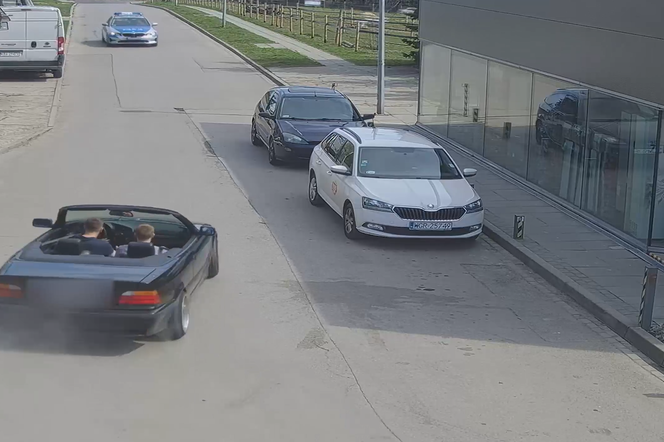 Driftował BMW przed POLICYJNYM RADIOWOZEM! Wszystko się nagrało!