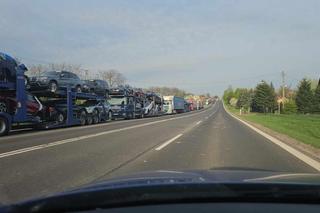 Tiry znów stoją w gigantycznych kolejkach do granicy