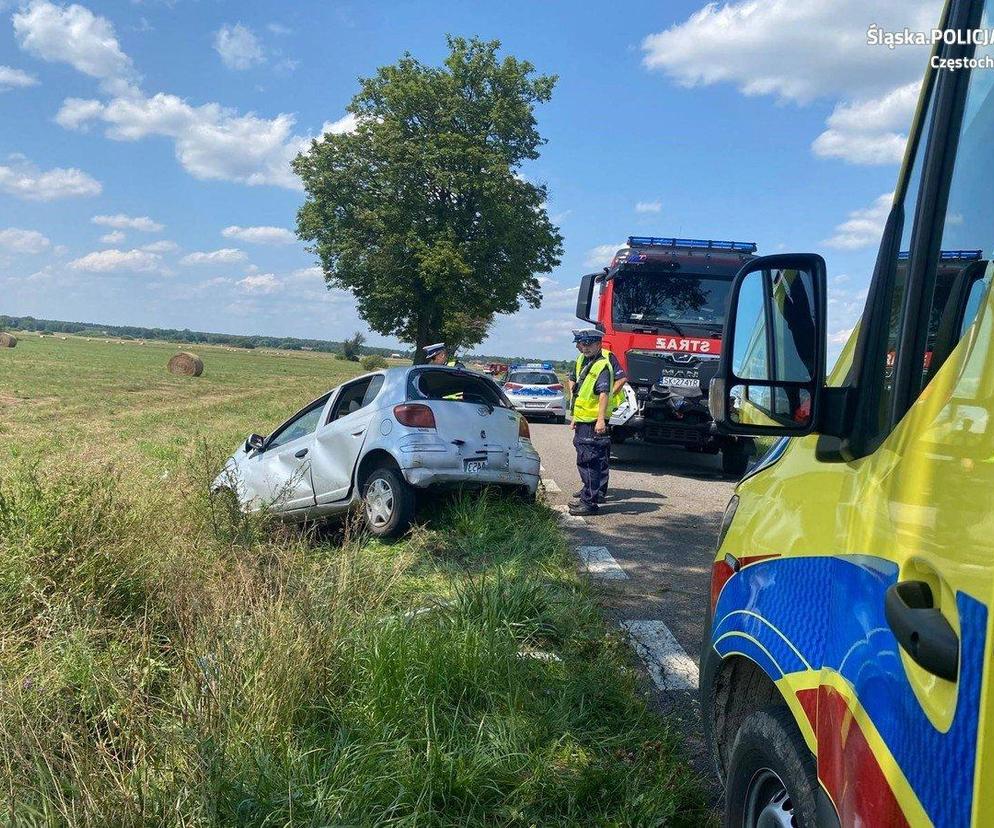 Tragedia na drodze. 36-latek zjechał z drogi i uderzył w drzewo. Mężczyzna nie żyje