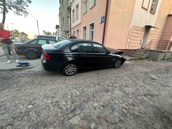 Pijany policjant w BMW staranował mercedesa