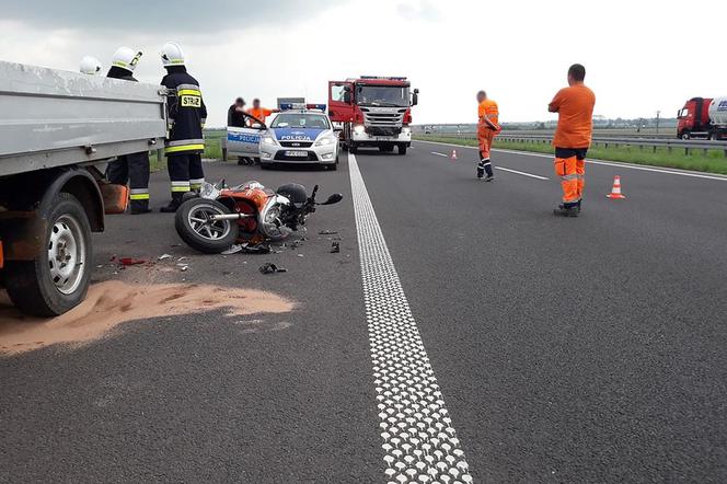 PO WYPADKU NA AUTOSTRADZIE CZEKAL 40 MIN NA KARETKE 