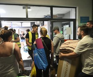 Pożar w Ząbkach. Wielkie poruszenie! Ludzie z całego miasta ruszyli z pomocą 