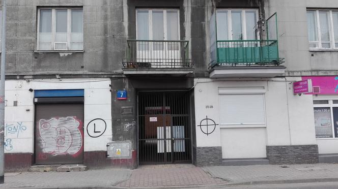 Coraz więcej symboli, napisów i obraźliwych haseł na praskich budynkach