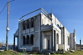 Święcany - wieś, którą posiadali rycerze. Na prawie niemieckim założył ją król Kazimierz Wielki 