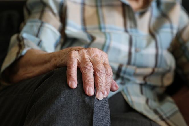 Napad na seniorów w Kaliszu! Ktoś wdarł się do ich mieszkania i ukradł trzynaste emerytury