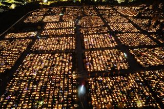 Cmentarz Łostowicki w Gdańsku zachwyca 1 listopada. Tak wygląda we Wszystkich Świętych